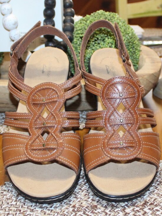 Clarks Shoes - NWT Clarks Leisa Janna Sandals 9 1/2 WIDE SUPER CUTE!